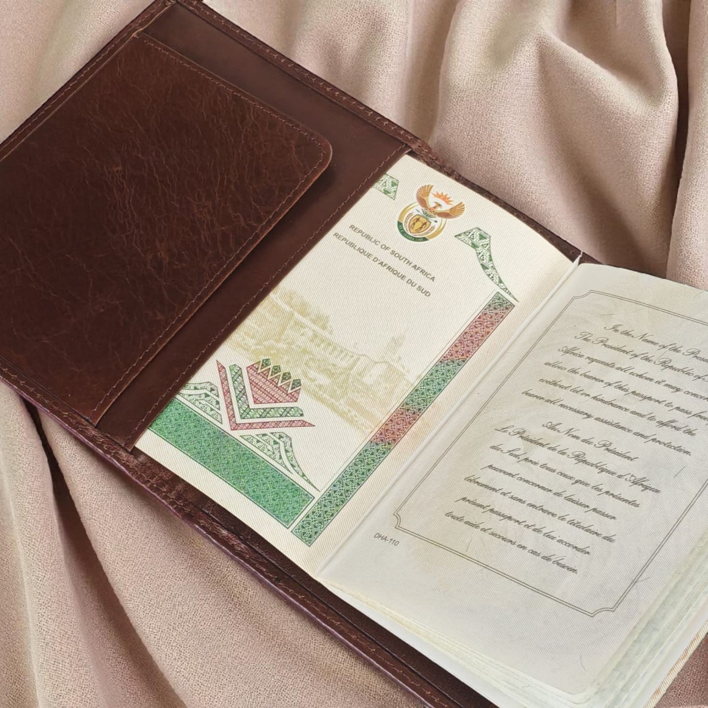 SACLASSY Genuine Leather Passport Holder Travel Wallet Men's Passport Holder